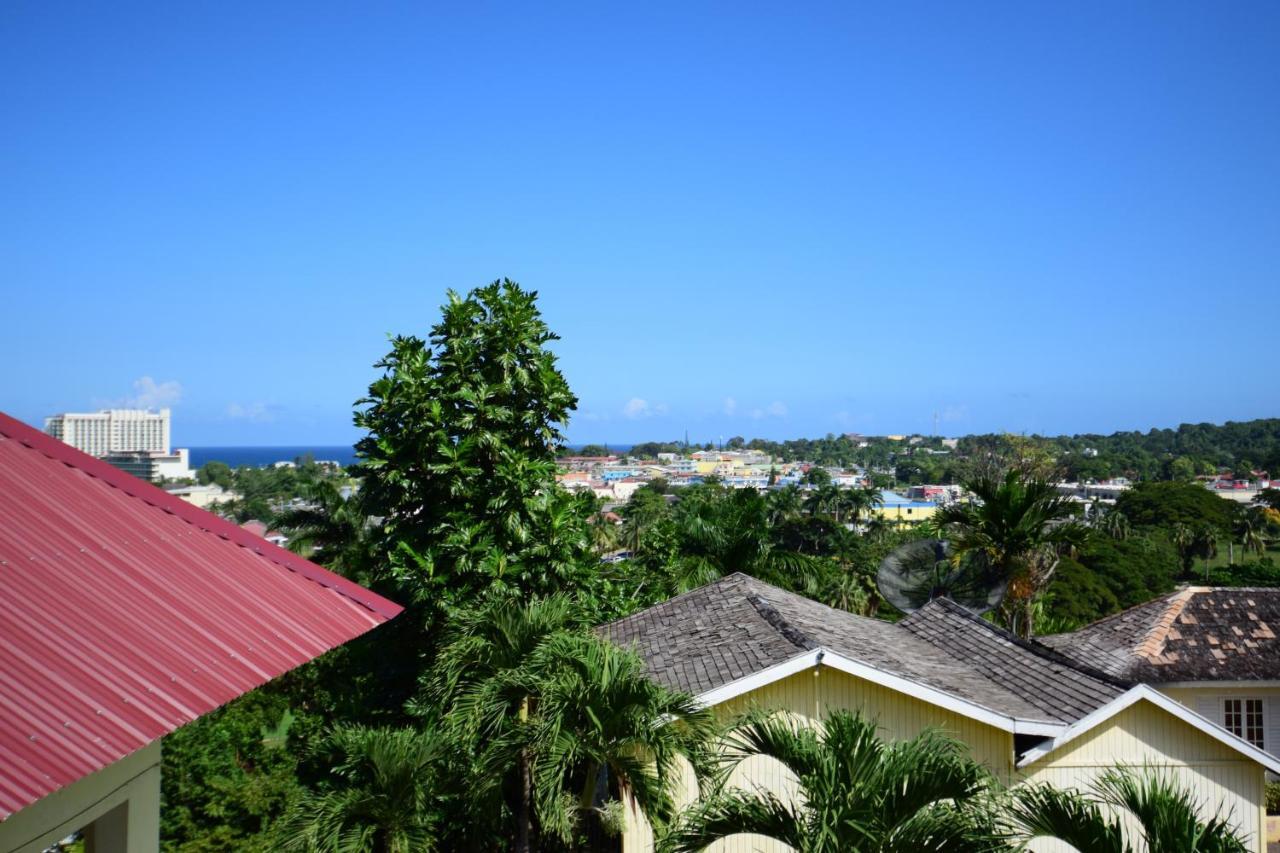 River Side Apt 9 @ Mystic Ridge. Apartment Ocho Rios Exterior photo